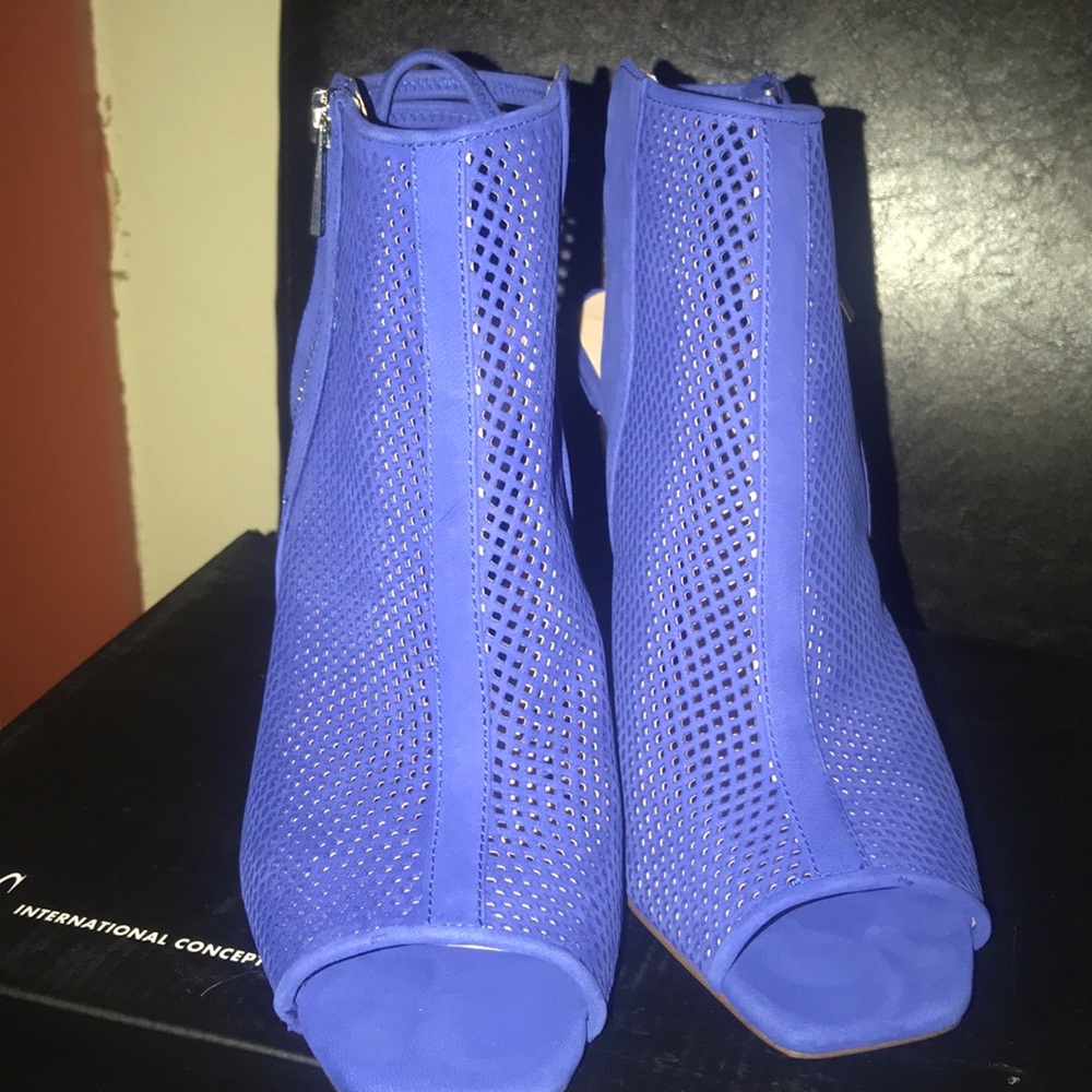 Heels - Picture 2 of 4